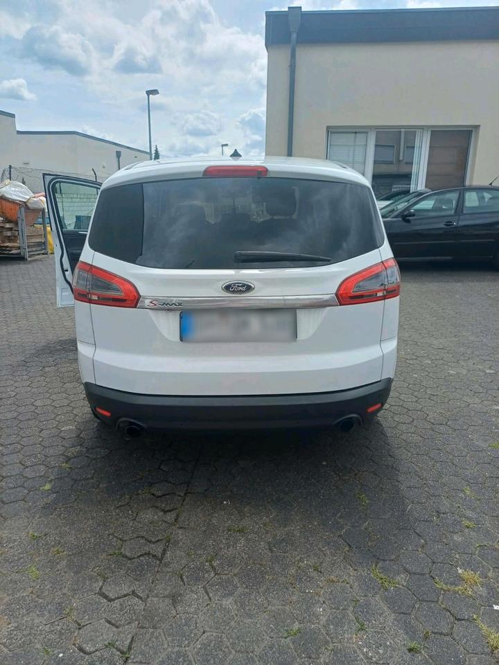 Ford C-Max 2012 — вигляд ззаду
