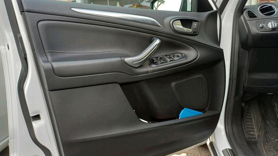 Ford C-Max 2012 — салон