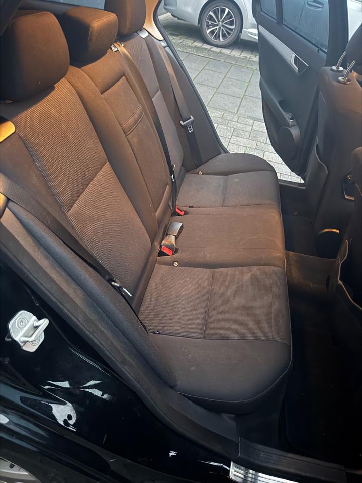 Mercedes Benz C 200 2009 — photo 15
