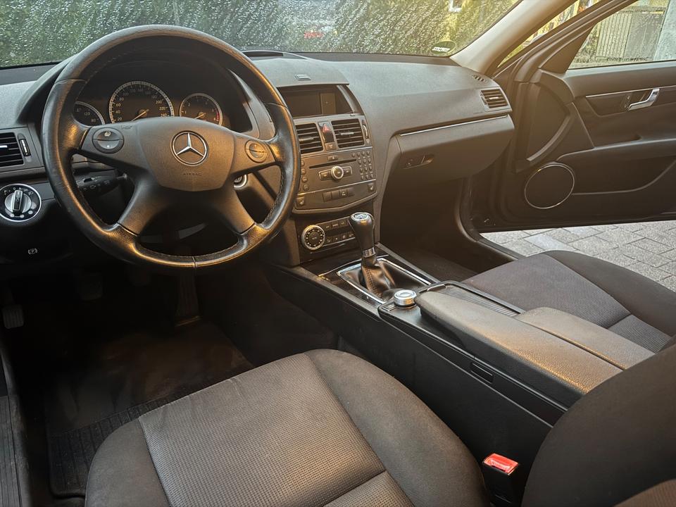Mercedes Benz C 200 2009 — photo 16