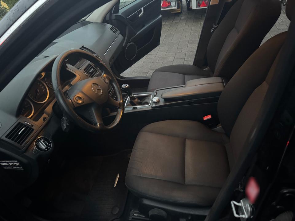 Mercedes Benz C 200 2009 — photo 17