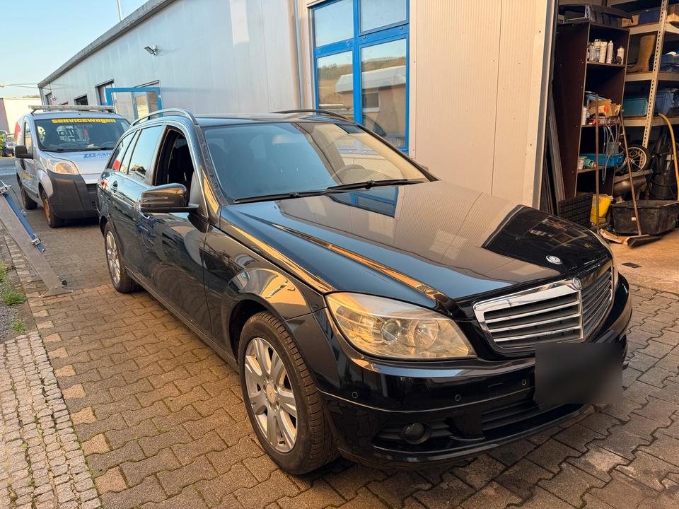 Mercedes Benz C 200 2009 — interior