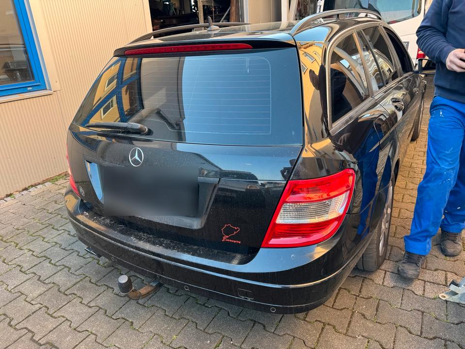 Mercedes Benz C 200 2009 — engine