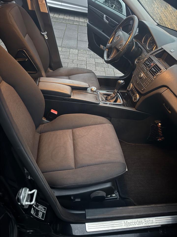 Mercedes Benz C 200 2009 — photo 8