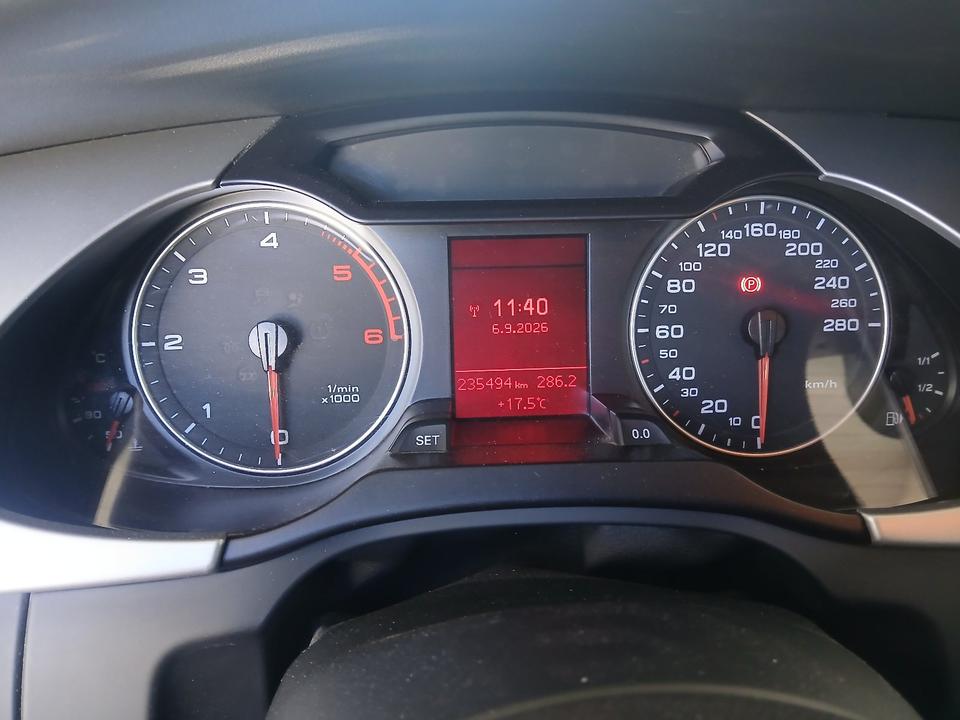 Audi A4 2010 — photo 7