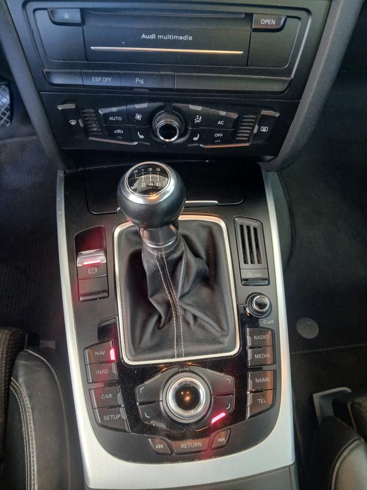 Audi A4 2010 — photo 8