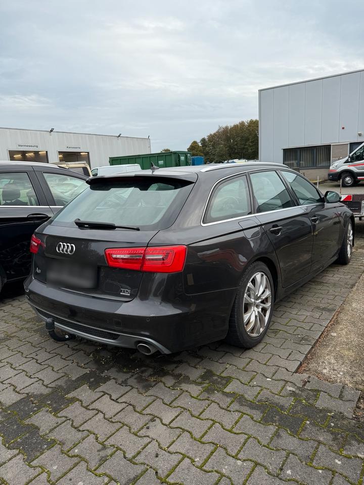 Audi A6 2014 — вигляд ззаду