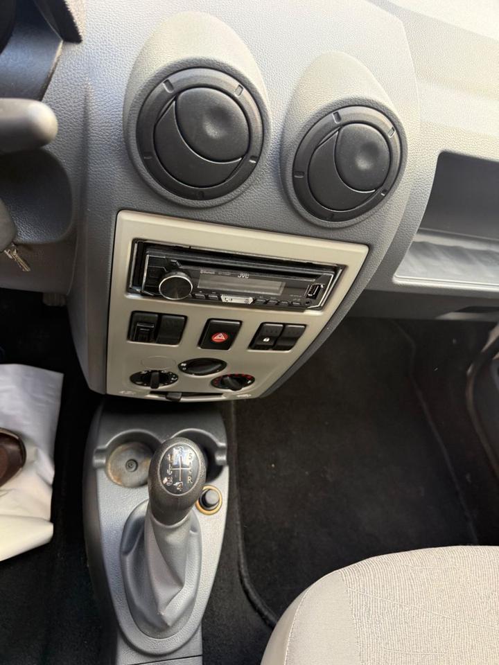 Dacia Logan 2010 — photo 17