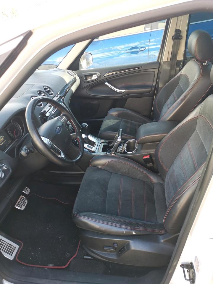 Ford S-Max 2010 — photo 9