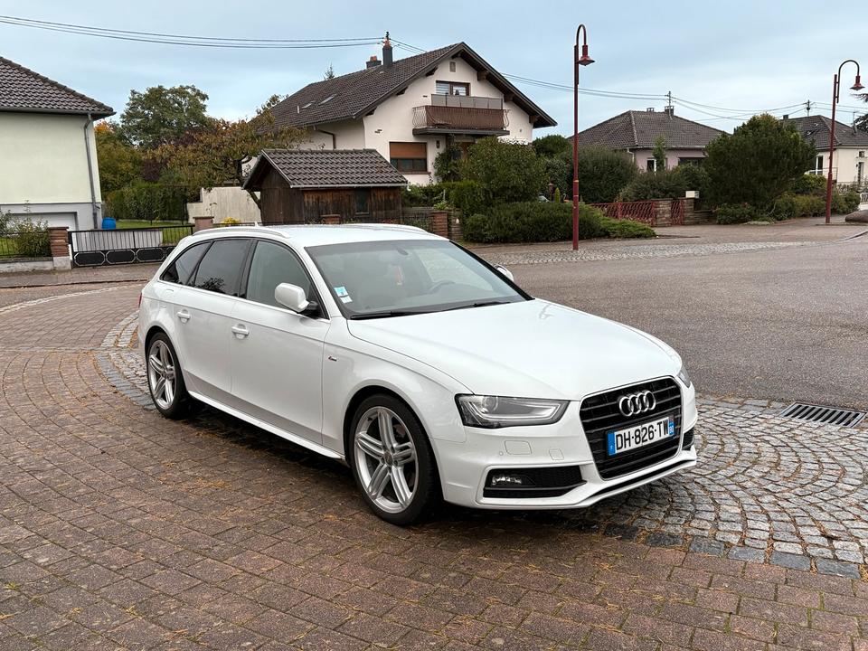 Audi A4 2014 — rear view