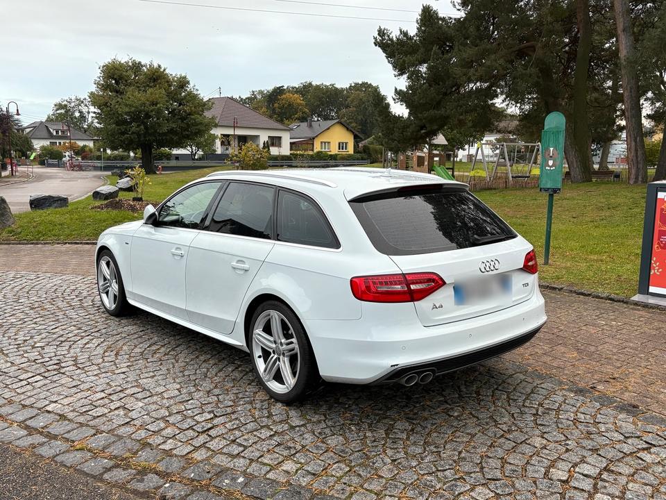 Audi A4 2014 — engine