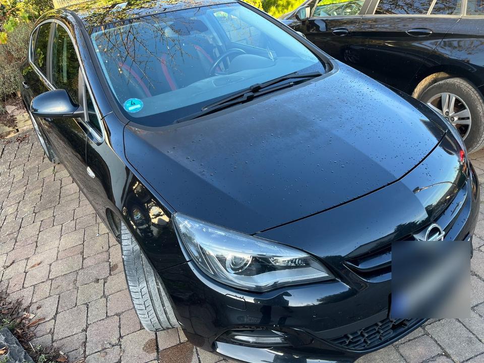 Opel Astra 2015 — interior