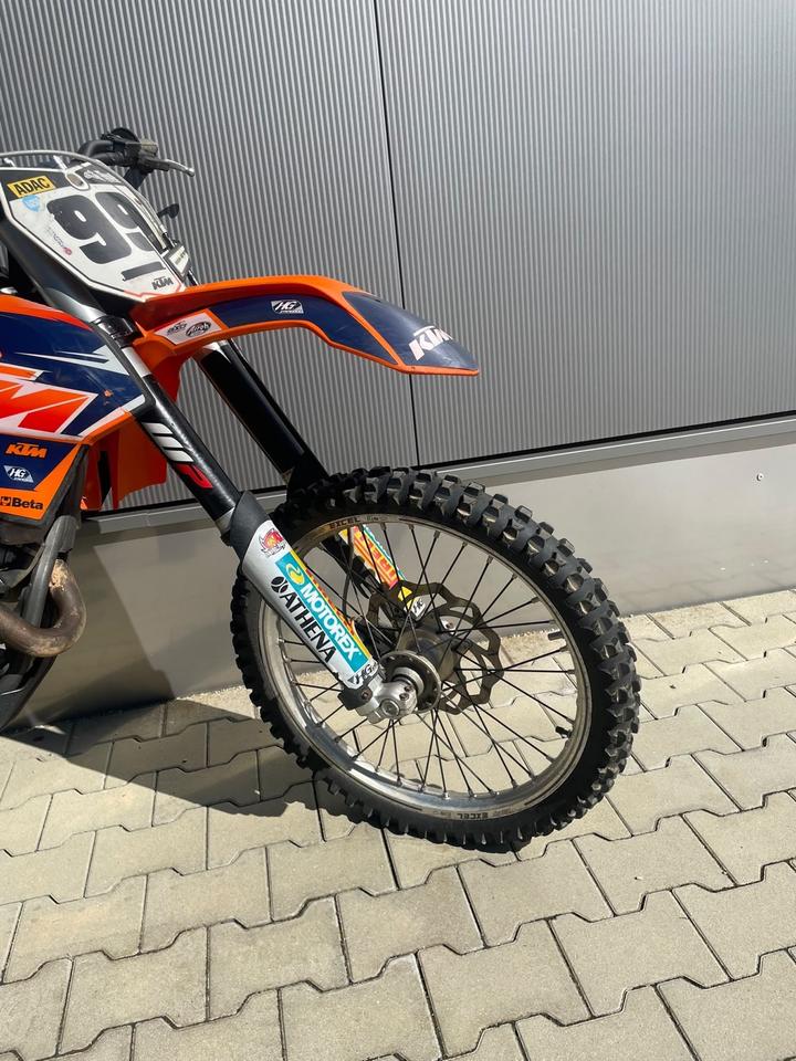 KTM 350 SX-F | Baujahr | Motocross 2013 — вигляд ззаду