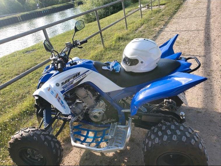 Yamaha Quad Yamaha Raptor 700 r 2015 — rear view