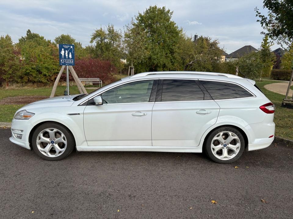 Ford Mondeo 2010 — interior