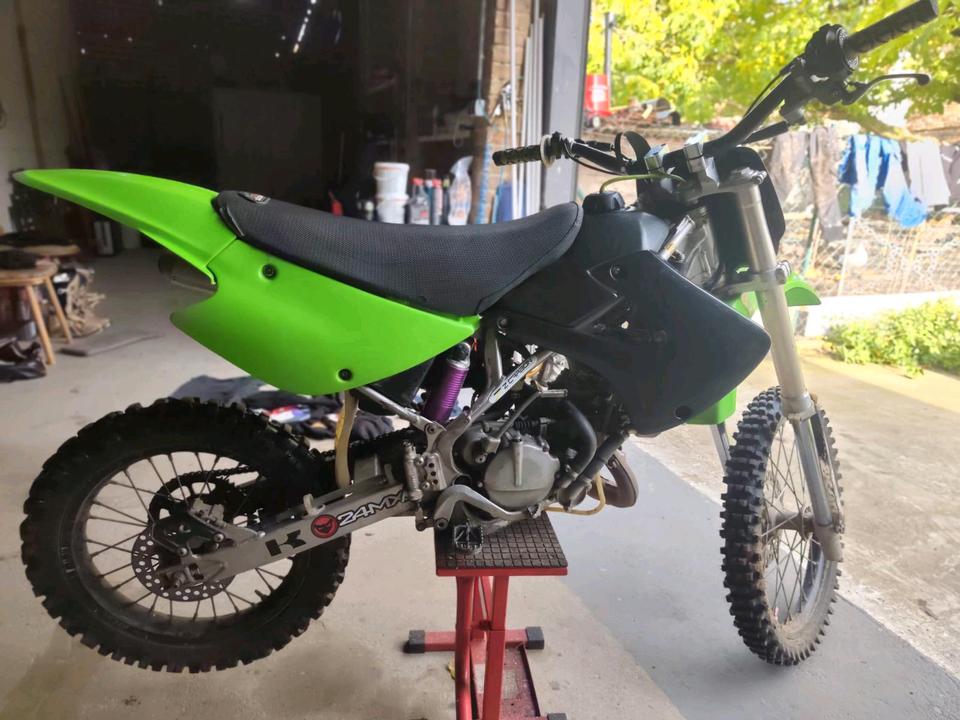 Kawasaki kx85 ( enduro , mx , motocross ) 2011 — rear view