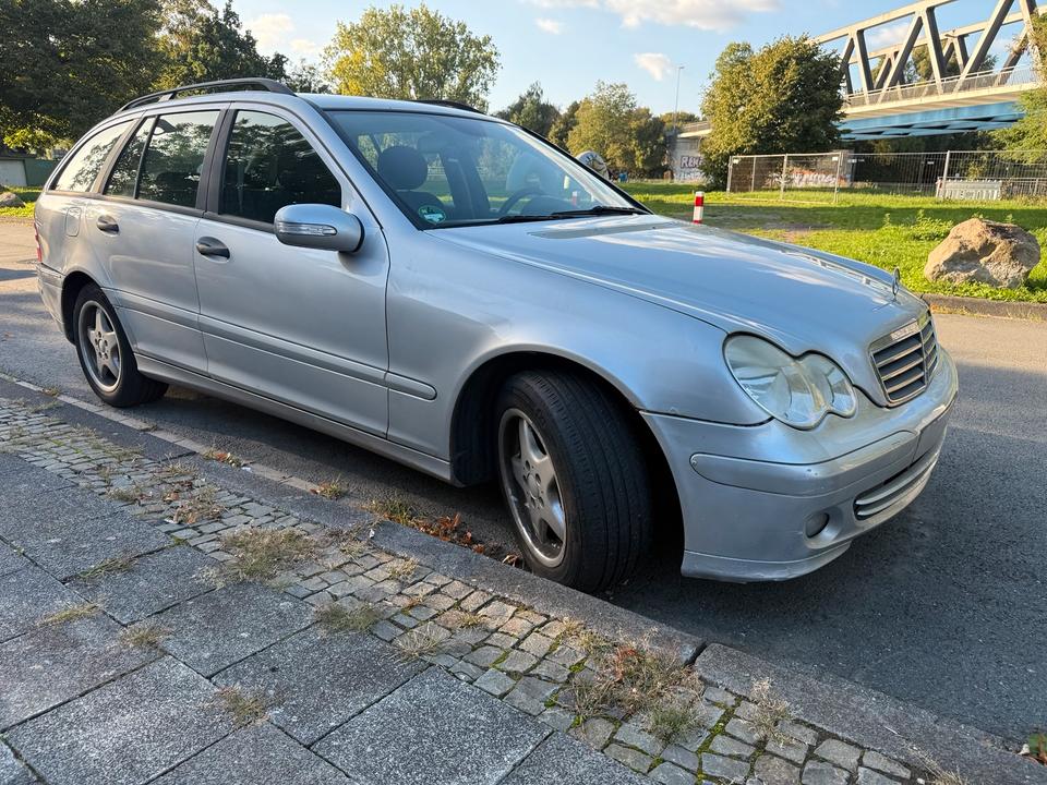 Mercedes Benz C 220 2006 — rear view