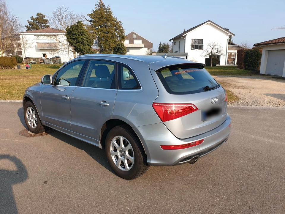 Audi Q5 2009 — rear view