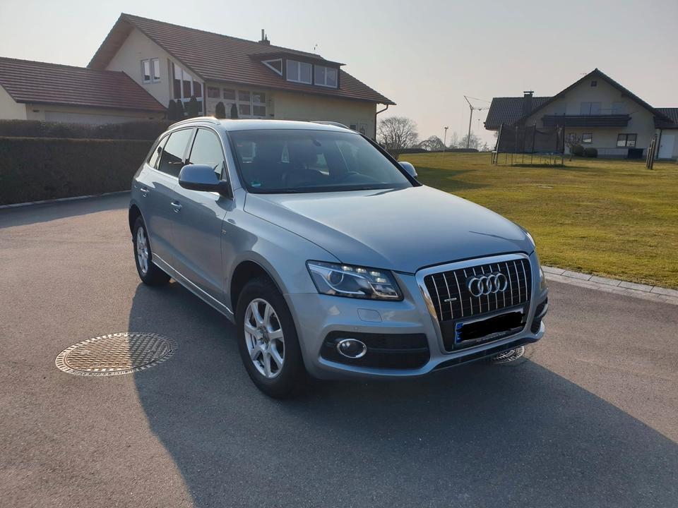 Audi Q5 2009 — interior