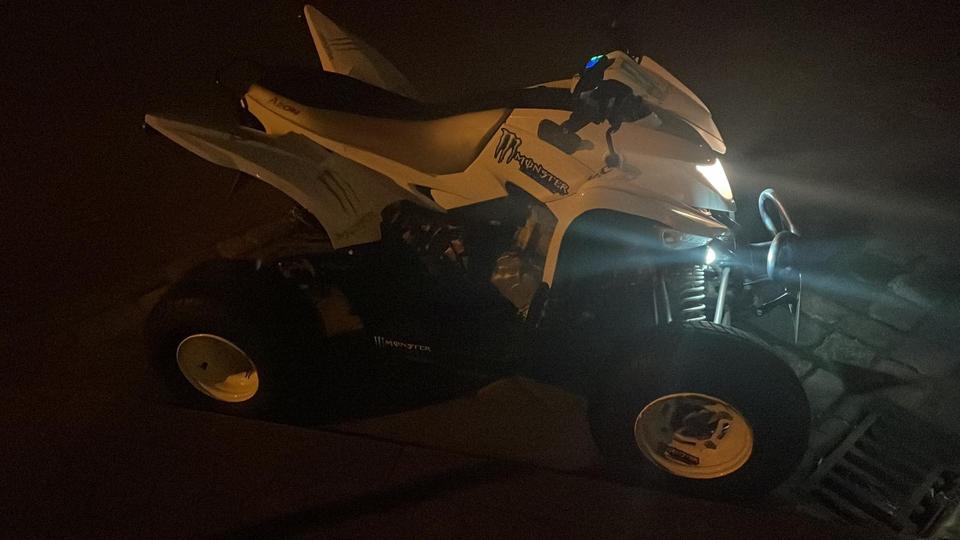 Weitere Motorräder Aeon Cobra 400 Quad | 19 PS | Straßenzulassung | 18.559 km 2013 — interior
