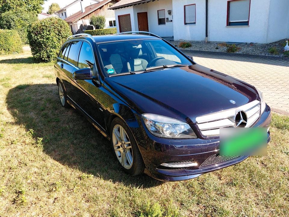 Mercedes Benz C 200 2010 — салон