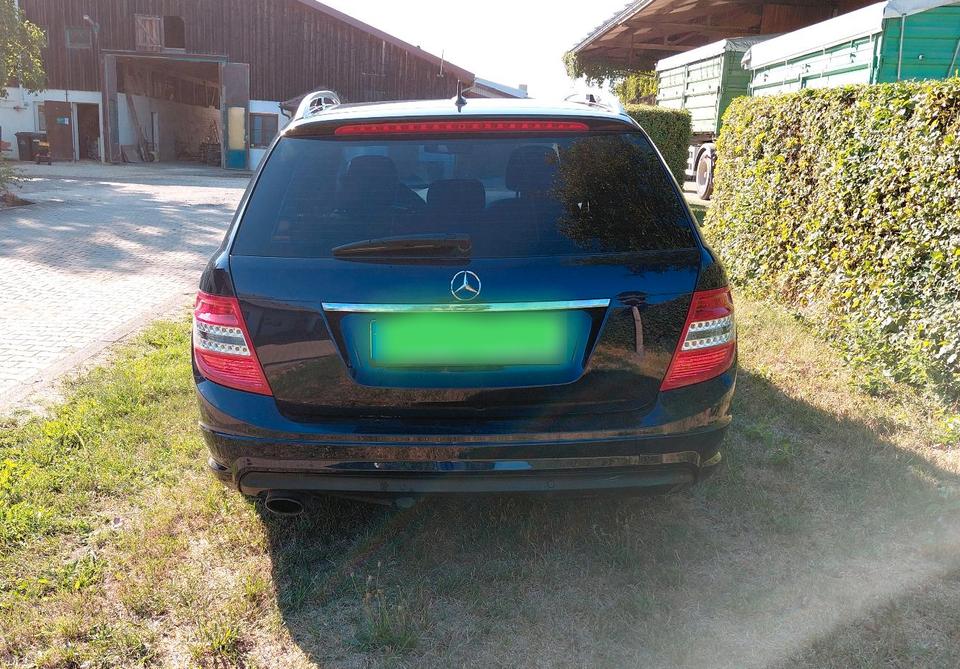 Mercedes Benz C 200 2010 — двигун