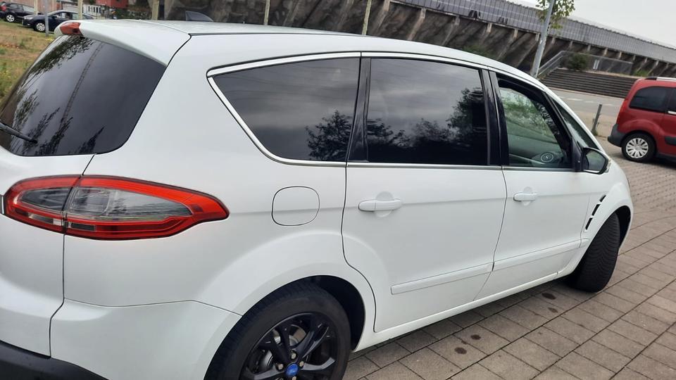 Ford C-Max 2013 — interior
