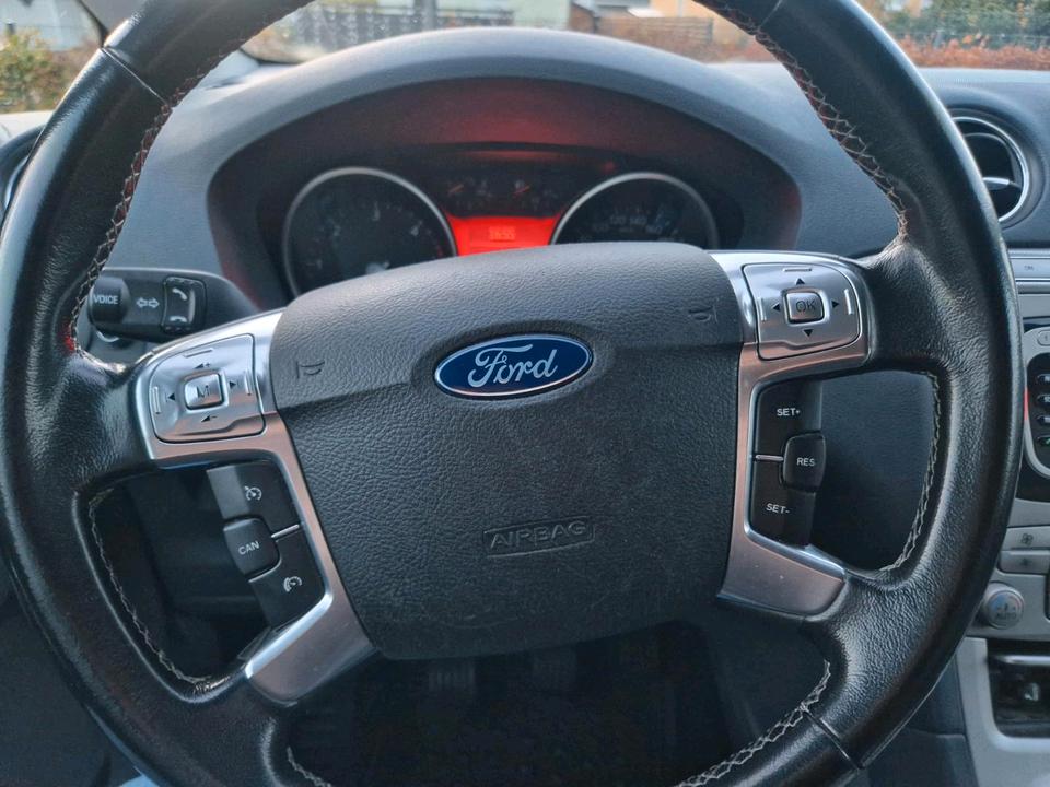Ford S-Max 2010 — rear view