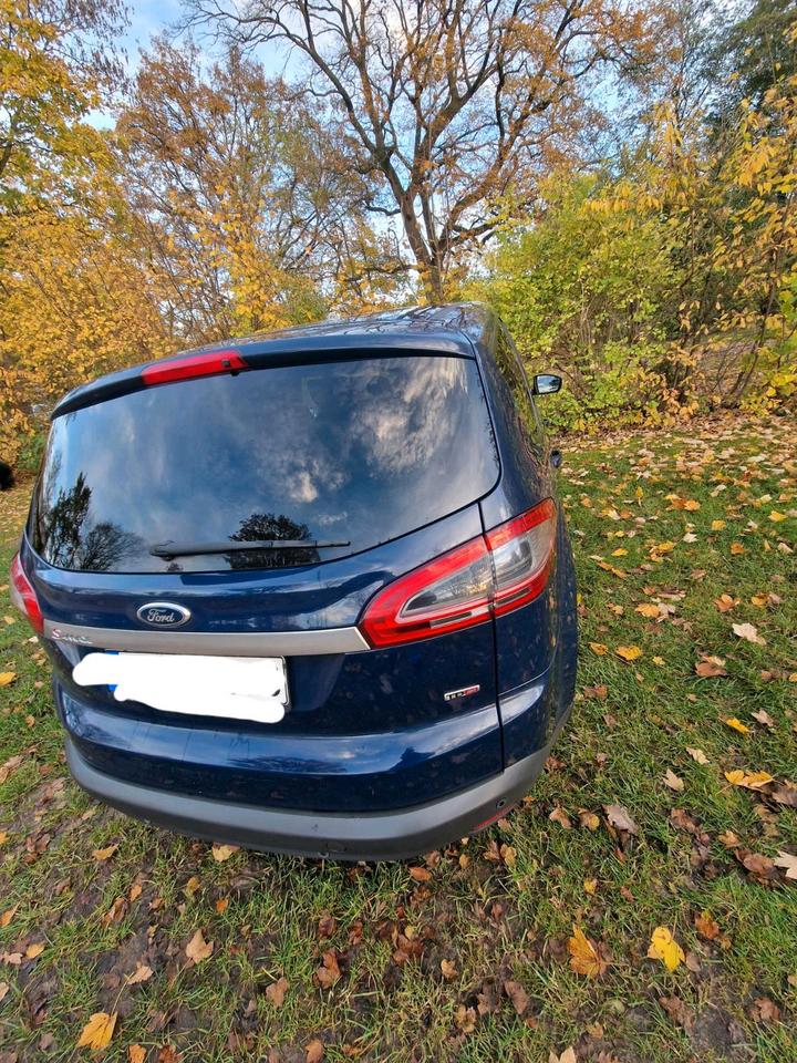 Ford S-Max 2010 — interior