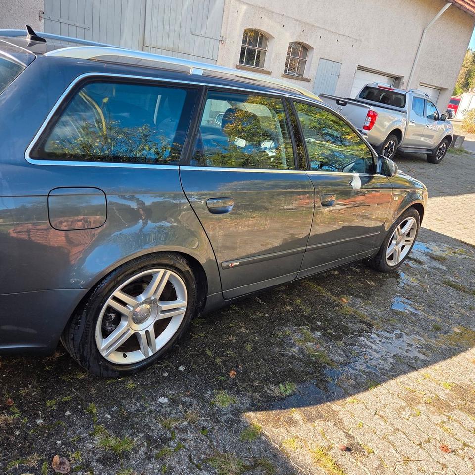 Audi A4 2004 — вигляд ззаду