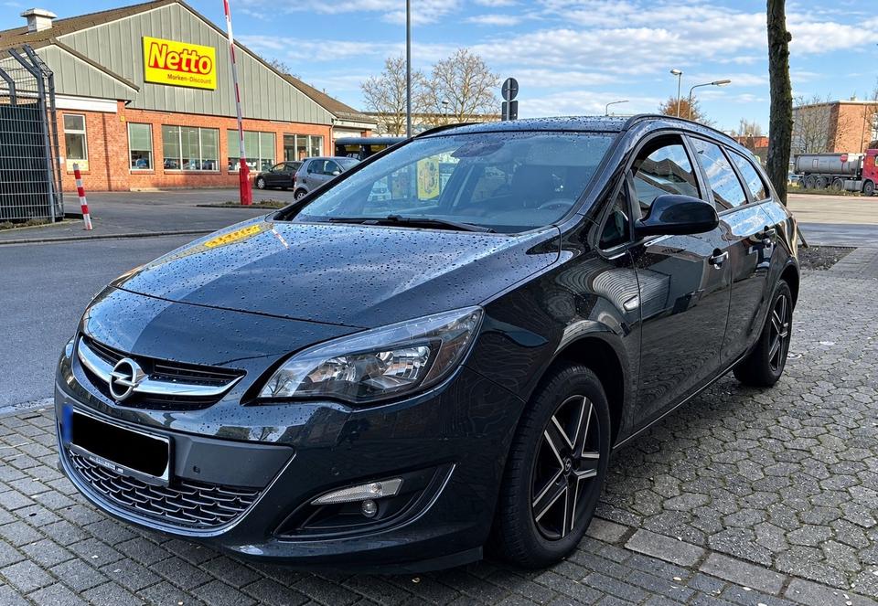 Opel Astra 2015 — interior