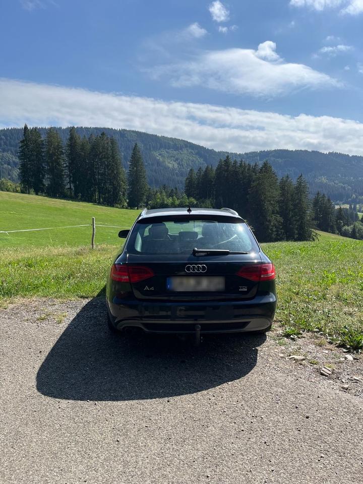 Audi A4 2011 — engine