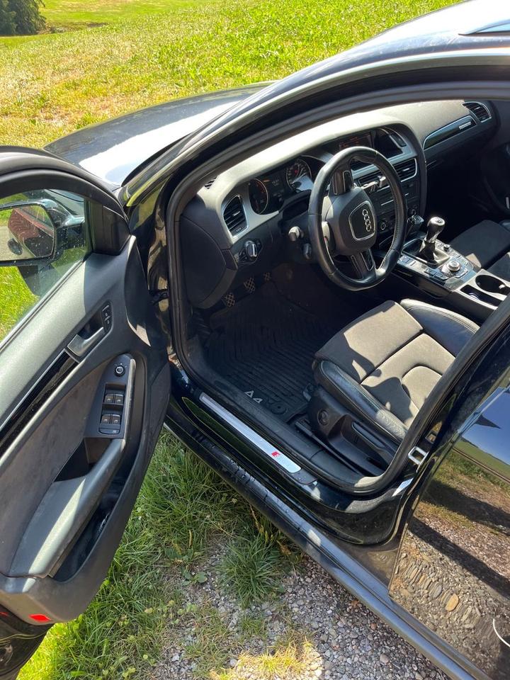 Audi A4 2011 — photo 8