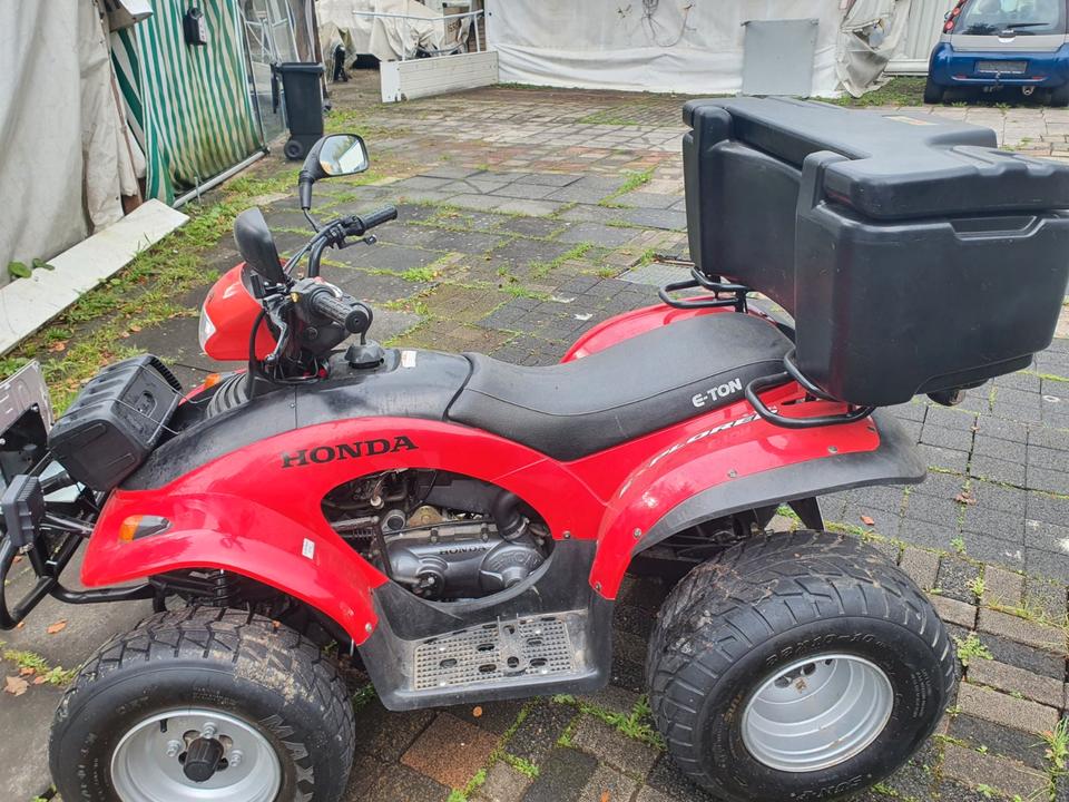 Weitere Motorräder Yukon Quad 125 ccm mit Honda Motor und TÜV 2010 — rear view