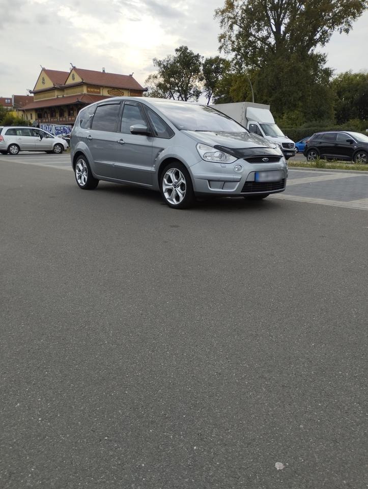 Ford S-Max 2009 — вигляд ззаду