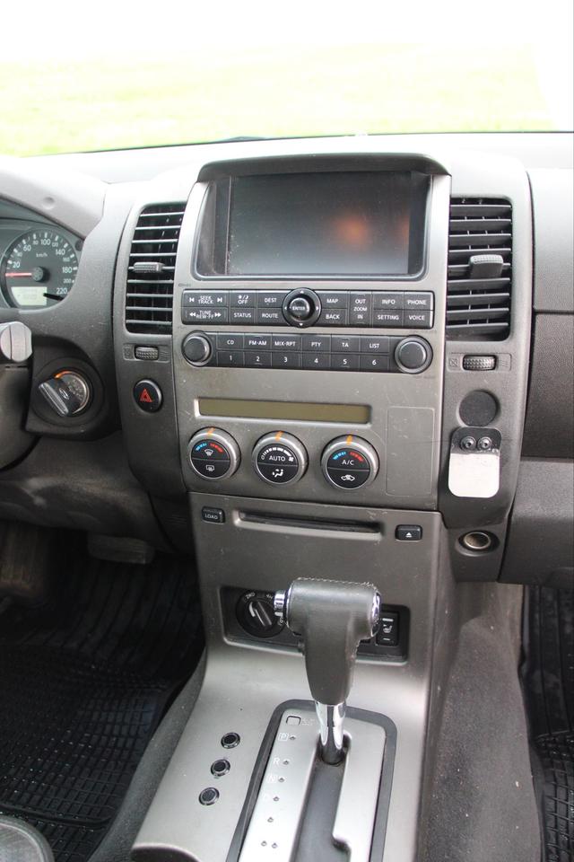 Nissan Navara 2008 — двигун