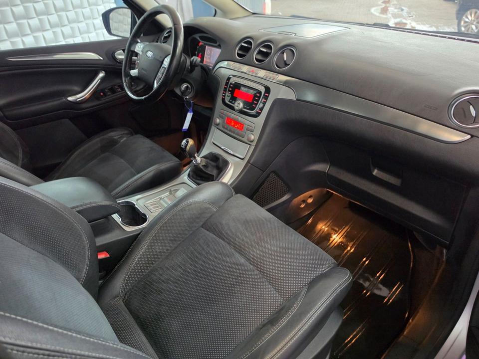 Ford S-Max 2009 — photo 15
