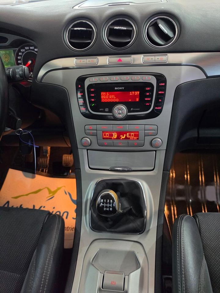 Ford S-Max 2009 — photo 17