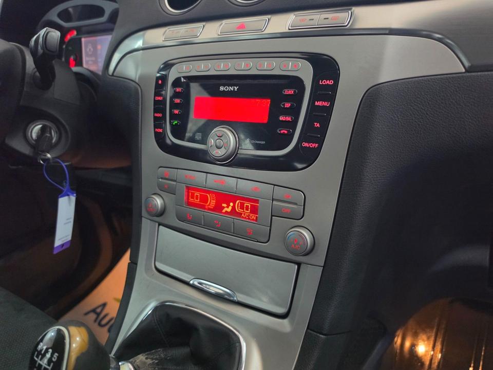Ford S-Max 2009 — photo 18