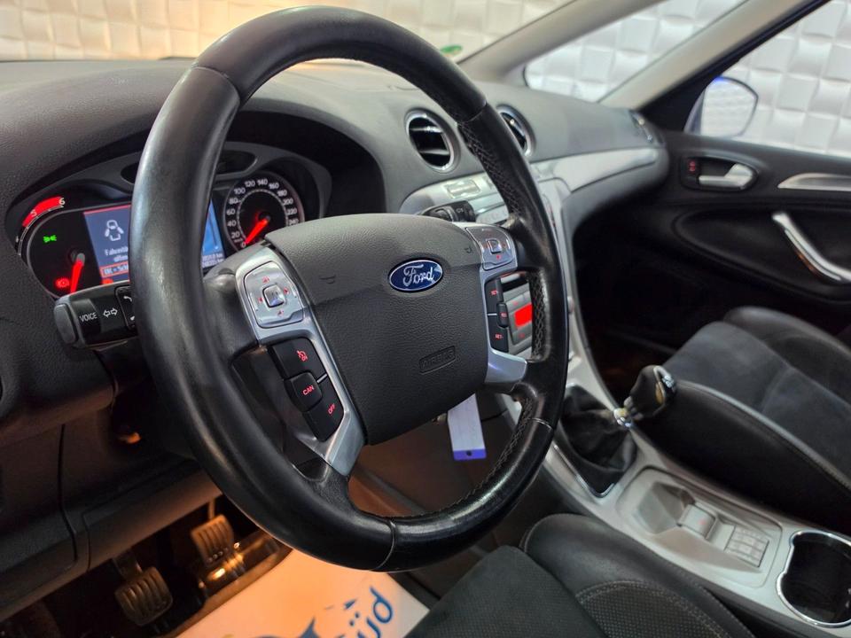 Ford S-Max 2009 — photo 19