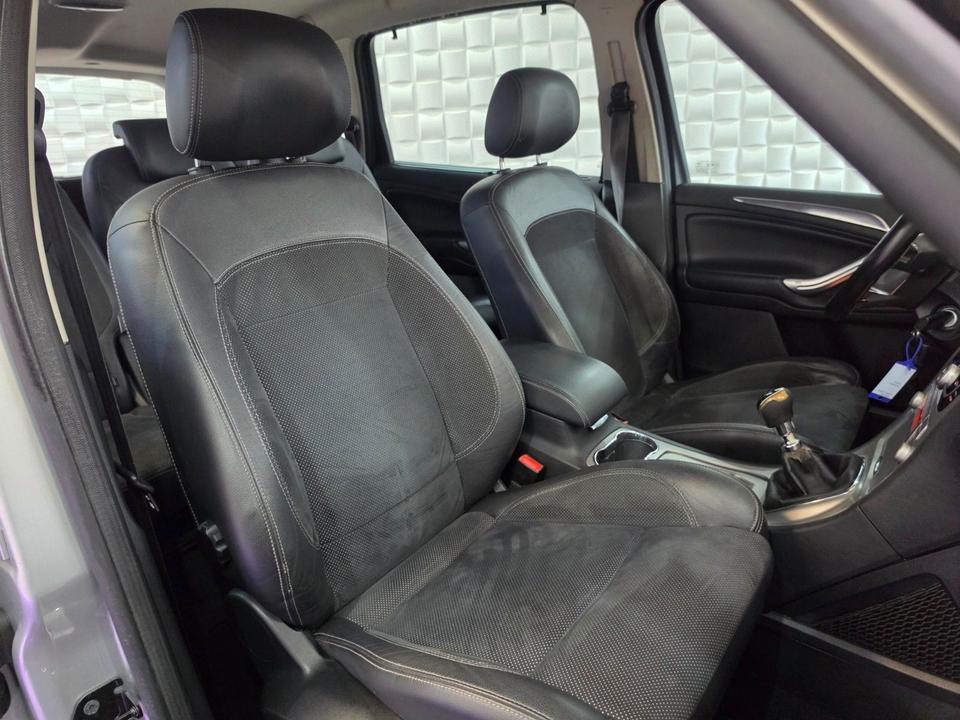 Ford S-Max 2009 — photo 23