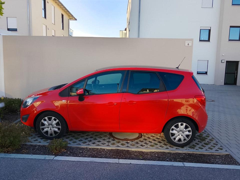 Opel Meriva 2011 — rear view