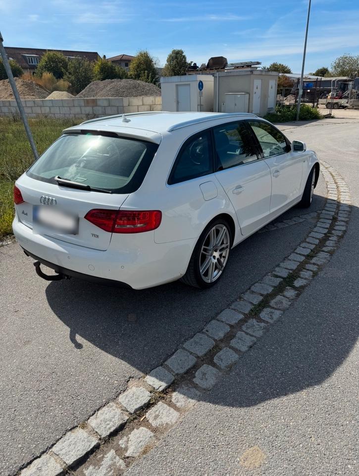 Audi A4 B8 Sitzheizung AHK Einparkhilfe 3x S-line 19Zoll 2011 — двигун