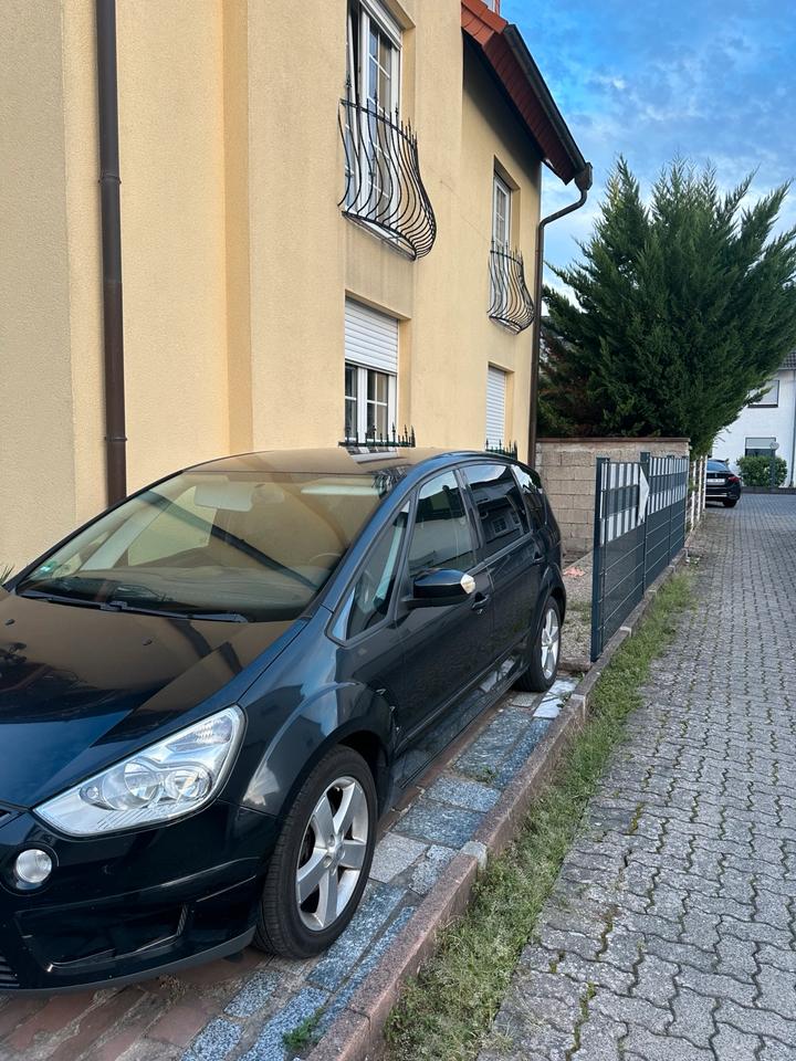 Ford S-Max 2008 — вигляд ззаду