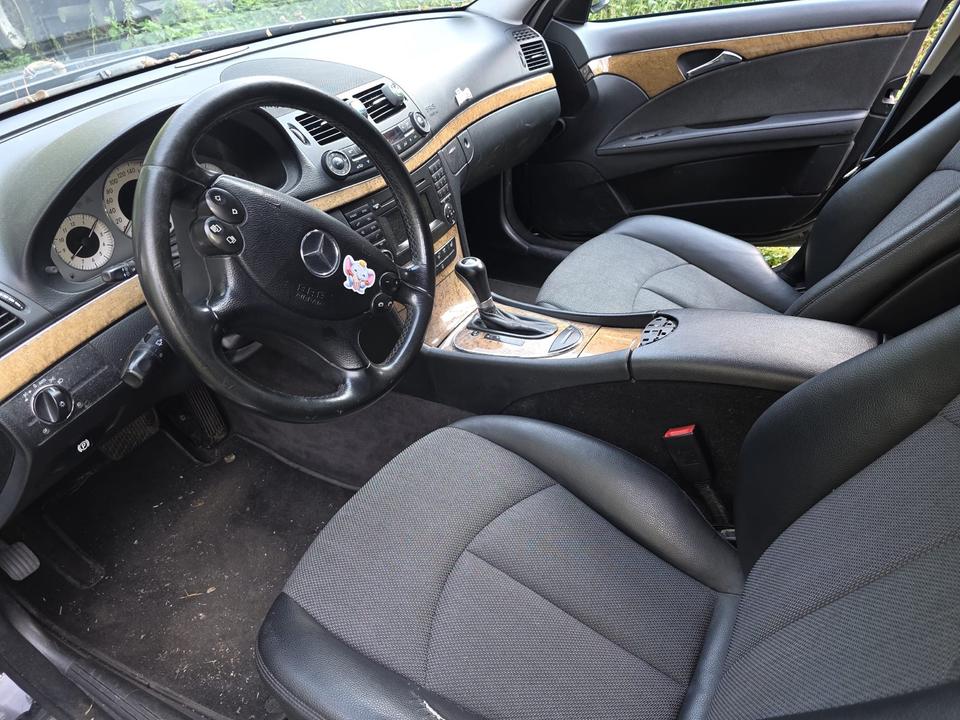 Mercedes Benz E 200 2009 — photo 12