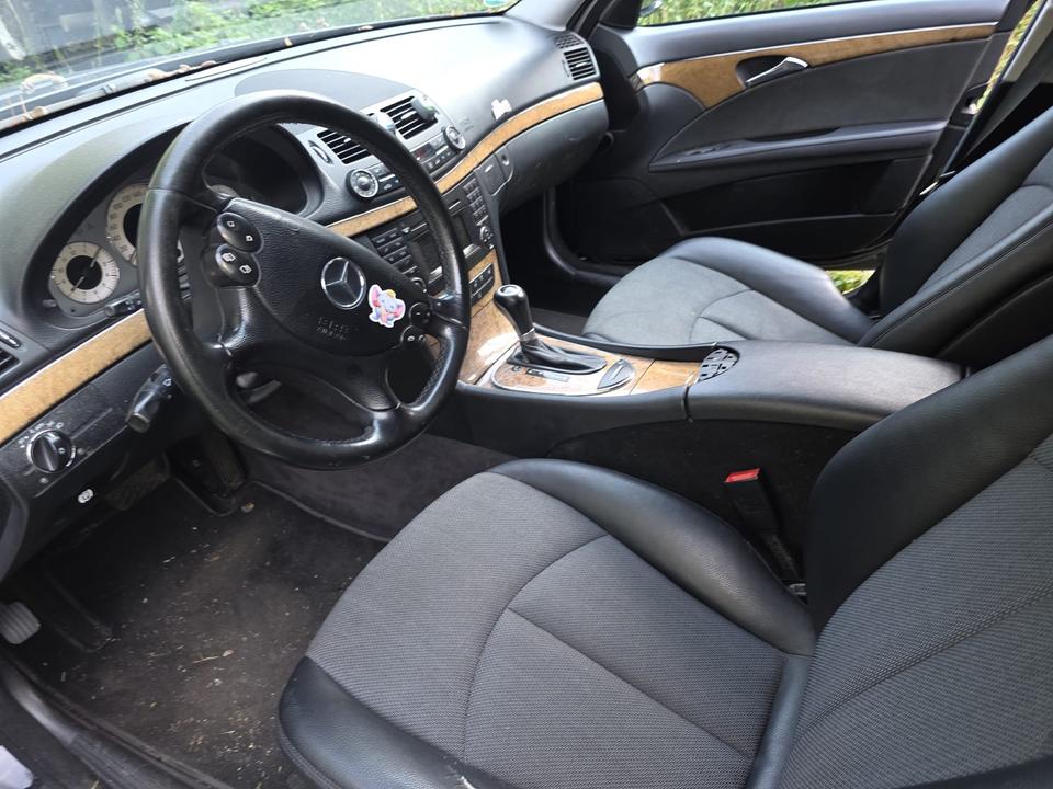 Mercedes Benz E 200 2009 — photo 13