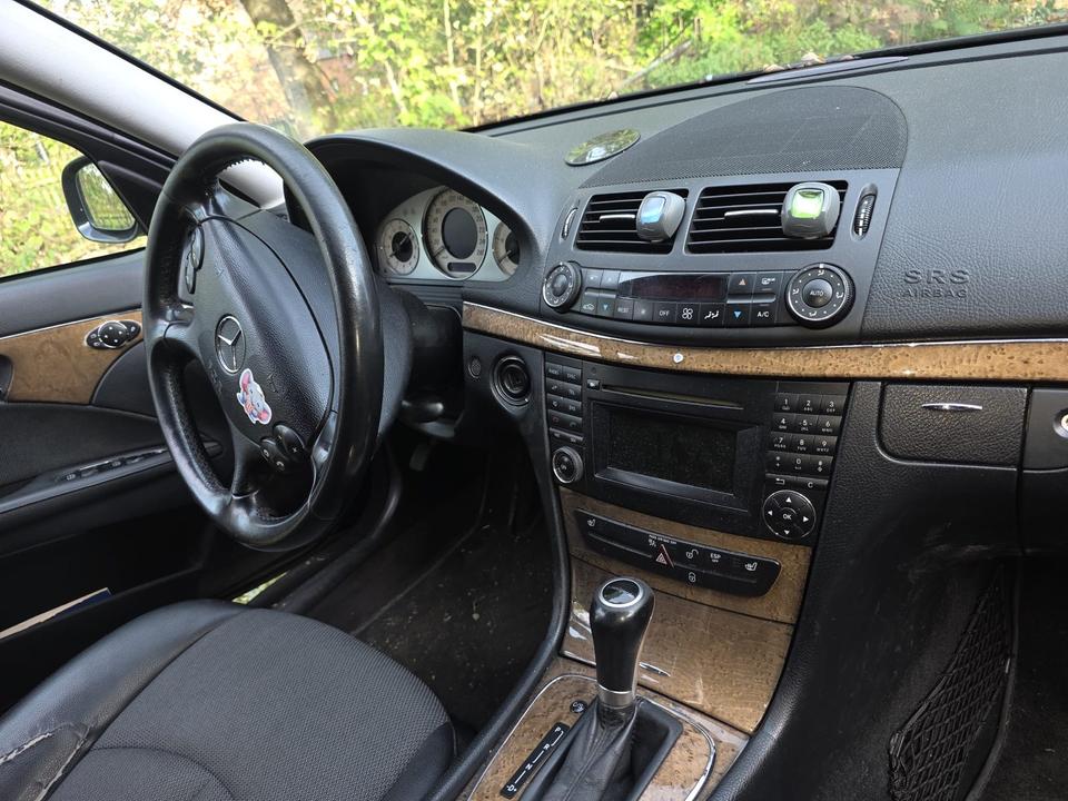 Mercedes Benz E 200 2009 — photo 15
