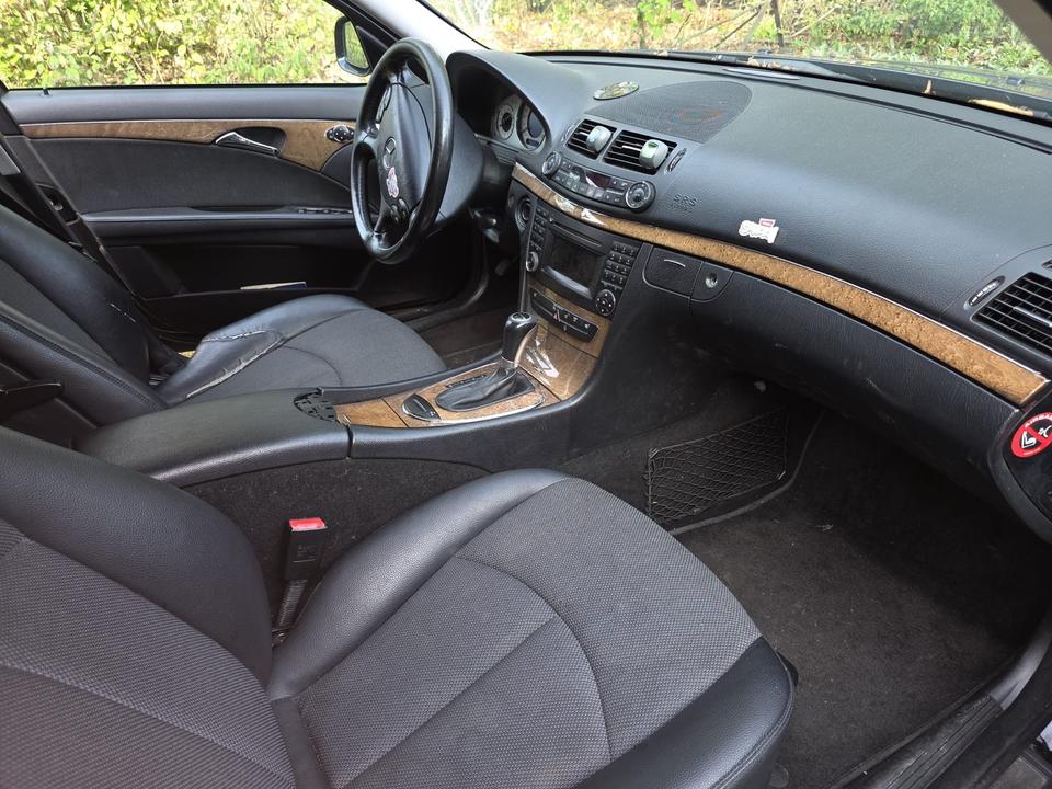 Mercedes Benz E 200 2009 — photo 16